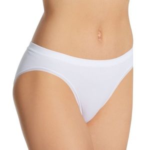 💥 SALE NWT Pure Comfort Seamless Bikini Panty in white